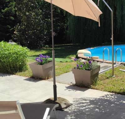 Chambres double à louer, calme, villa avec jardin arboré et piscine