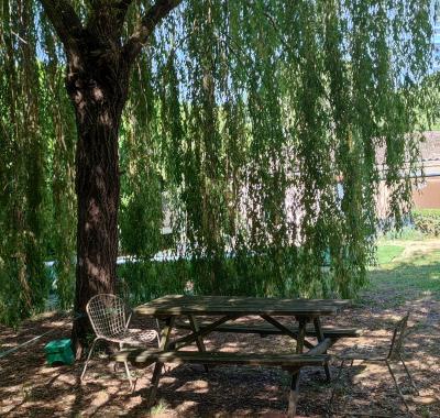 Chambres double à louer, calme, villa avec jardin arboré et piscine