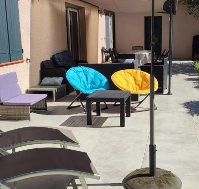 Chambres double à louer, calme, villa avec jardin arboré et piscine