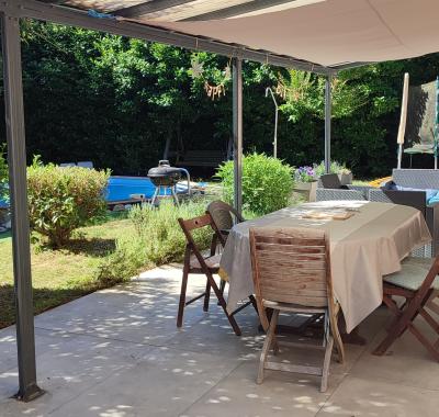 Chambres double à louer, calme, villa avec jardin arboré et piscine