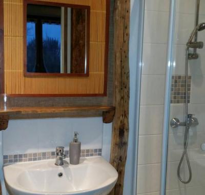 Chambre dans maison avec piscine