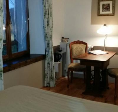 Chambre dans maison avec piscine