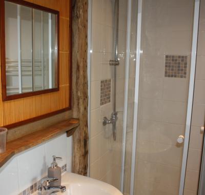 Chambre dans maison avec piscine