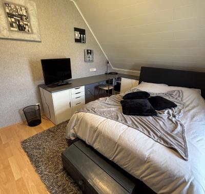 Chambre moderne confortable