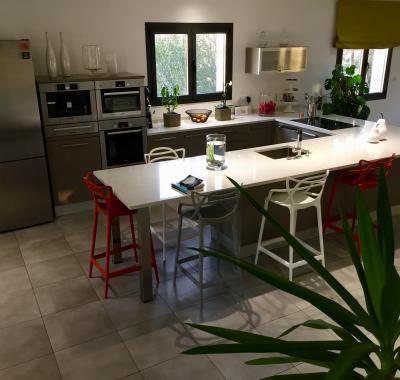 Maison moderne dans havre de paix