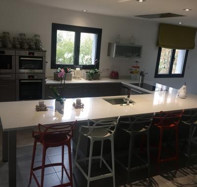 Maison moderne dans havre de paix