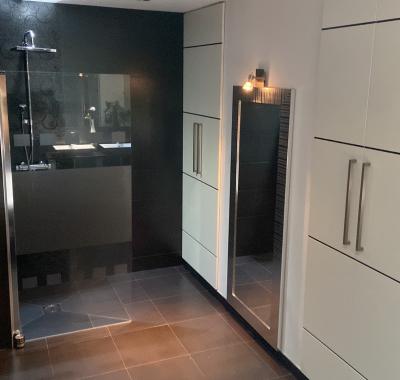 Maison moderne dans havre de paix