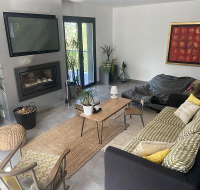 Maison moderne dans havre de paix