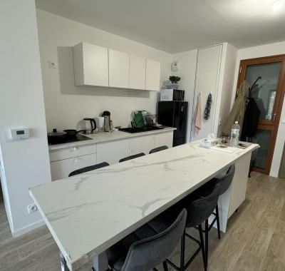 Deux Chambres chez l'habitant, Arrêt Tram C à deux minutes à pied