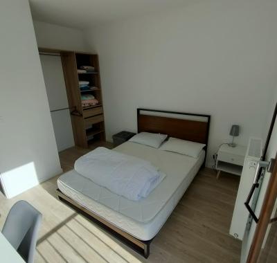 Deux Chambres chez l'habitant, Arrêt Tram C à deux minutes à pied