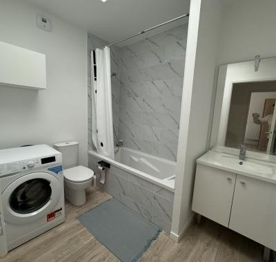 Deux Chambres chez l'habitant, Arrêt Tram C à deux minutes à pied