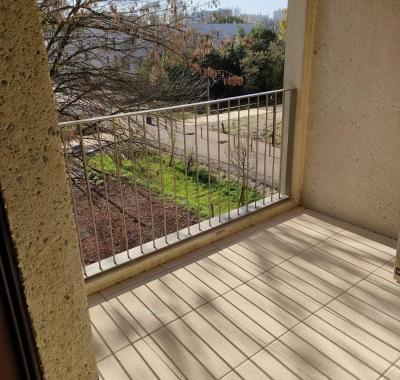 Deux Chambres chez l'habitant, Arrêt Tram C à deux minutes à pied