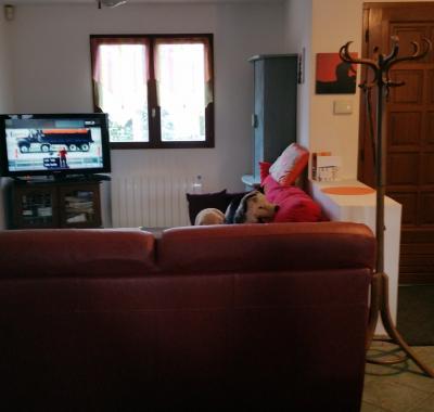 Deux chambres pour 2 à 4 personnes dans une maison.