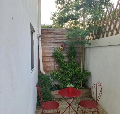 Studio extra-muros avec parking et wifi