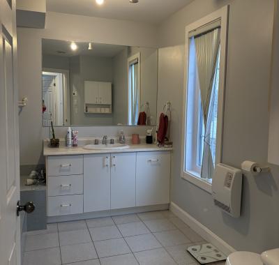 Chambre privée à louer dans une maison à partager