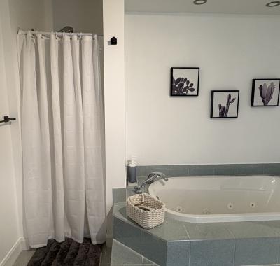 Chambre privée à louer dans une maison à partager