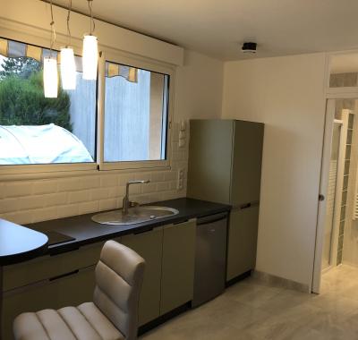 Chambre pour étudiant ou professeur en remplacement temporaire .