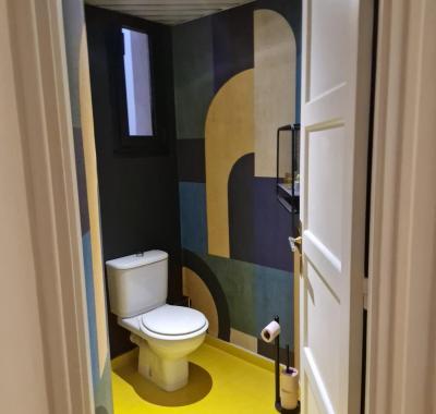 Chambre meublée avec sanitaires et salle de bain privés