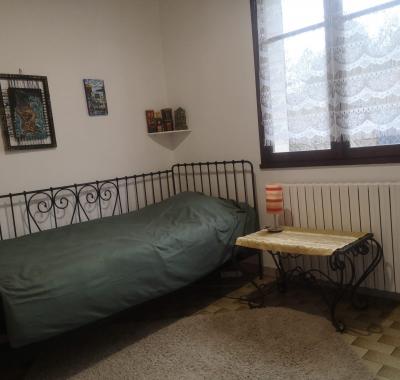 Chambre pour une seule personne avec lit 1 place