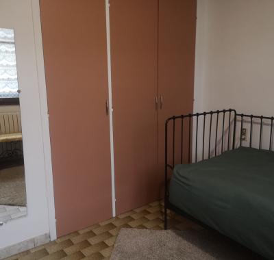 Chambre pour une seule personne avec lit 1 place