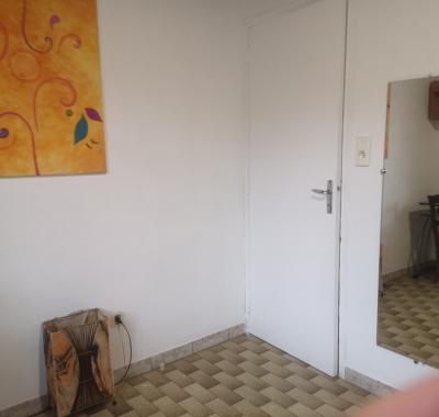 Chambre pour une seule personne avec lit 1 place