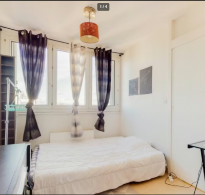 Chambre meublée en colocation