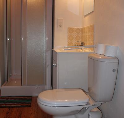 Studio indépendant 2ème étage sous toiture