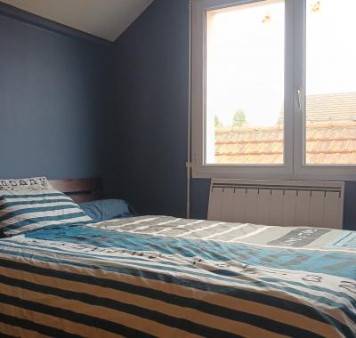 Chambre avec salle de bain et wc privés plein sud