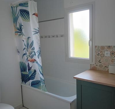 Chambre spacieuse avec balcon couvert