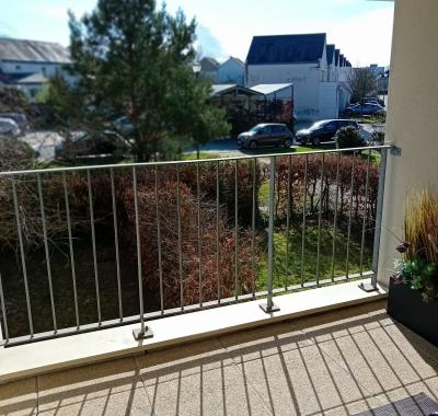 Chambre spacieuse avec balcon couvert