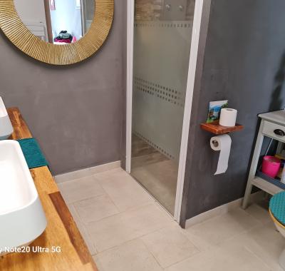 Chambre avec salle d'eau