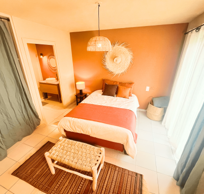 Jolie chambre avec salle de bain privée, jardin