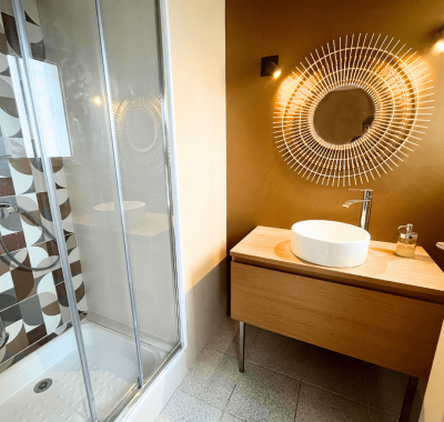 Jolie chambre avec salle de bain privée, jardin