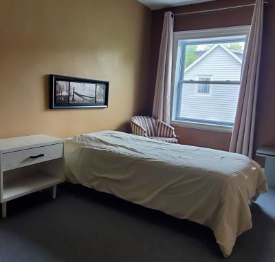 Métro Longueuil Université Sherbrooke ___ Propre & Paisible