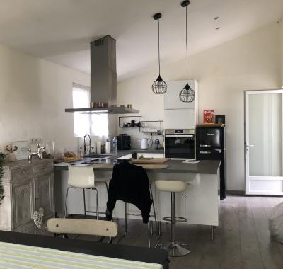 ROYAN CHAMBRE MEUBLEE a louer ds maison jardin