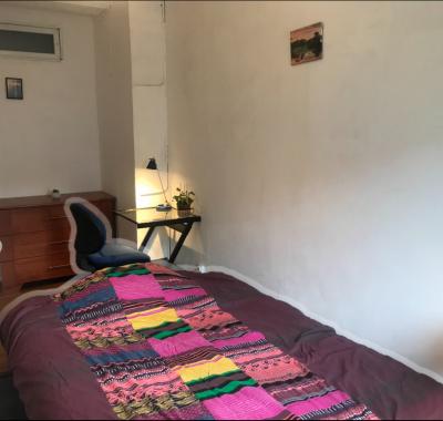 Chambre meublée en colocation