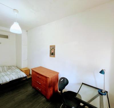 Chambre meublée en colocation