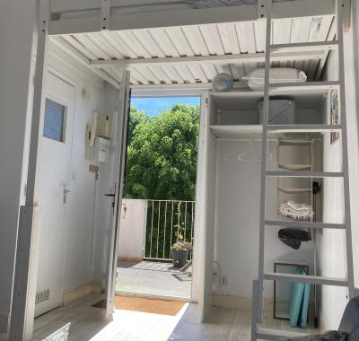 Studio avec terrasse et mezzanine, tout équipé