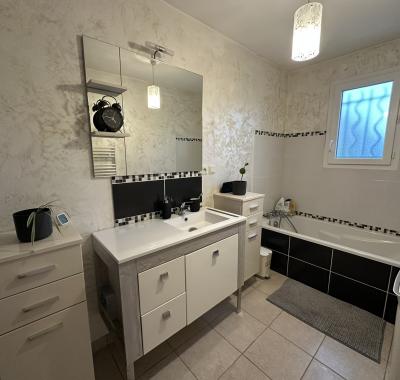 Chambre meublée chez l’habitant (10 min Bourg-en-Bresse)