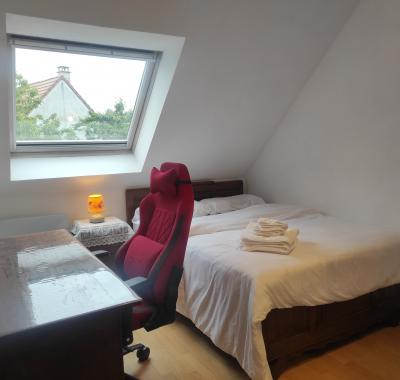 Bureau chambre à louer dans une maison charmante à Achères