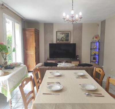 Bureau chambre à louer dans une maison charmante à Achères