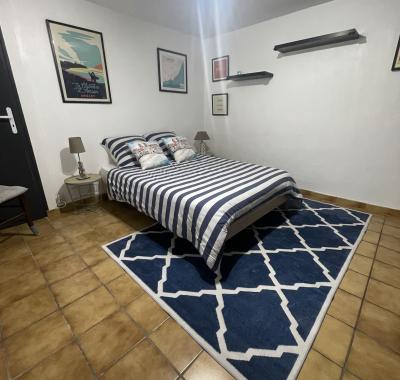 Une chambre (déco basque) à louer dans appartement à partager