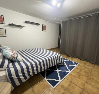 Une chambre (déco basque) à louer dans appartement à partager
