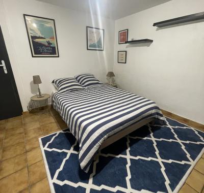 Une chambre (déco basque) à louer dans appartement à partager