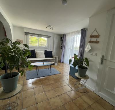 Une chambre (déco basque) à louer dans appartement à partager