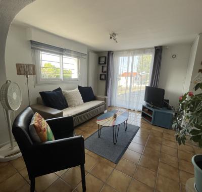 Une chambre (déco basque) à louer dans appartement à partager