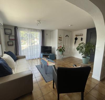 Une chambre (déco basque) à louer dans appartement à partager