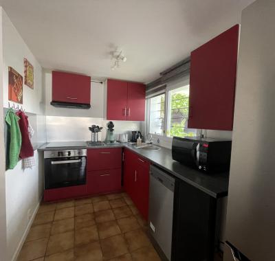 Une chambre (déco basque) à louer dans appartement à partager