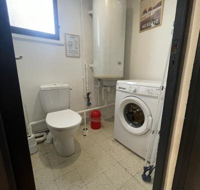 Une chambre (déco basque) à louer dans appartement à partager