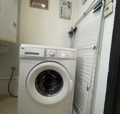 Une chambre (déco basque) à louer dans appartement à partager